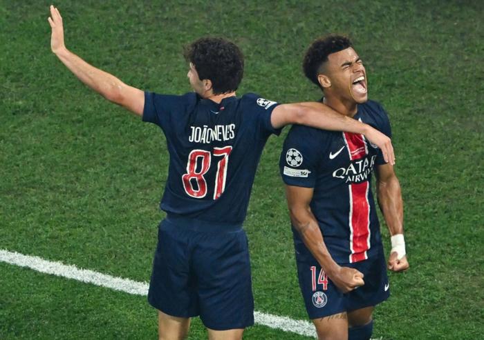 关于热刺绝杀巴黎圣日耳曼，哈兰德梅开二度欧联杯的信息