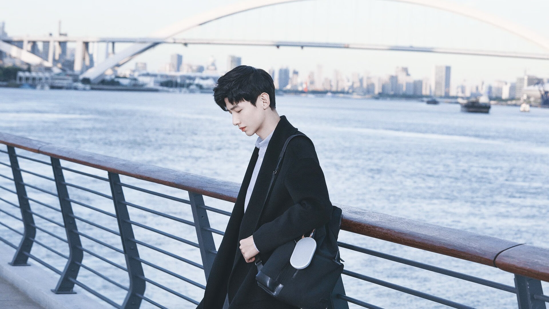 世纪对决,76人团队风暴全面压制雄鹿,詹姆斯攻防两端展露王者统治